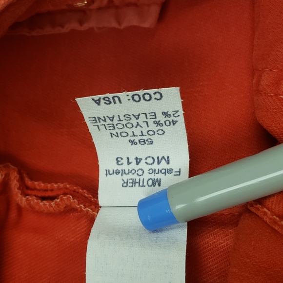 MOTHER The Insider Crop Step Fray in Chalk New Year's Red (25" waist) - Picture 8 of 11